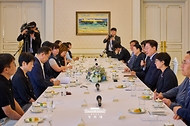 이재명 대통령이 9월 4일 청와대에서 열린 시민사회 초청 간담회에서 인사말을 하고 있다.