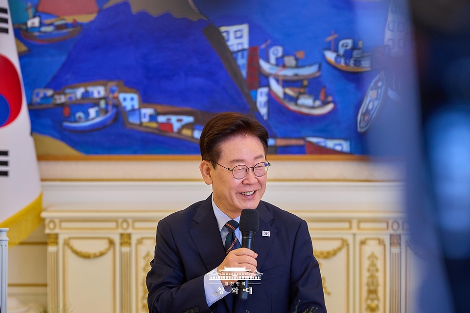 이재명 대통령이 9월 4일 청와대에서 열린 시민사회 초청 간담회에서 인사말을 하고 있다.