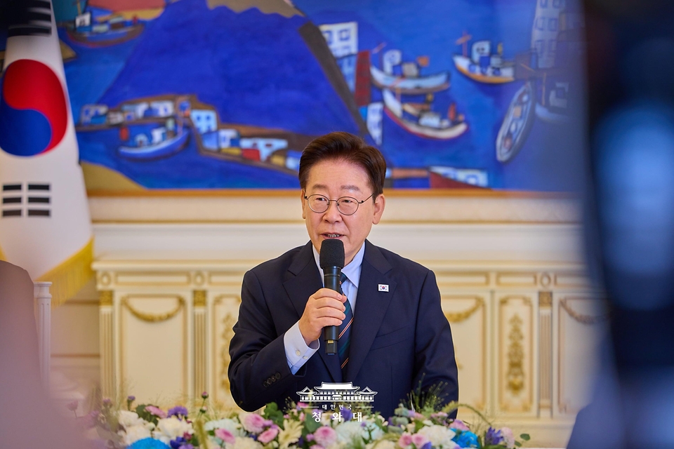 이재명 대통령이 9월 4일 청와대에서 열린 시민사회 초청 간담회에서 인사말을 하고 있다.