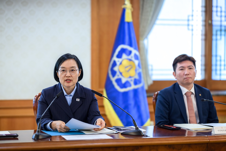 한성숙 국무총리가 9월 4일 서울 종로구 정부서울청사에서 국가스포츠정책위원회 회의를 주재하고 있다.
