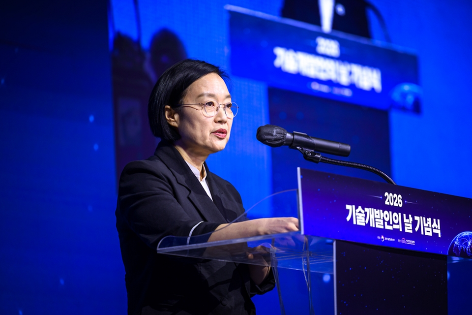 한성숙 국무총리가 9월 7일 서울 영등포구 페어몬트 앰배서더 서울에서 열린 2026 기술개발인의 날 기념식에서 기념사를 하고 있다.