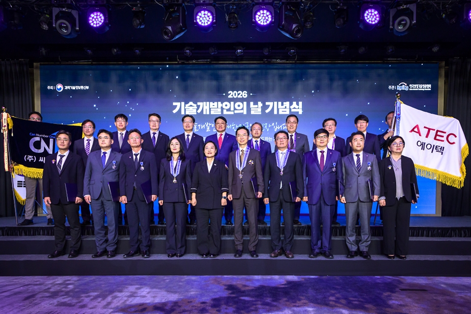 한성숙 국무총리가 9월 7일 서울 영등포구 페어몬트 앰배서더 서울에서 열린 2026 기술개발인의 날 기념식에서 기념사를 하고 있다.