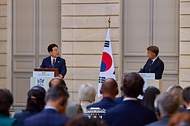이재명 대통령과 에마뉘엘 마크롱 프랑스 대통령이 9월 8일(현지 시간) 파리 엘리제궁에서 공동언론발표를 하고 있다.