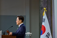 이재명 대통령이 9월 9일(현지 시간) 프랑스 파리 한 호텔에서 열린 동포 오찬간담회에서 격려사를 하고 있다.