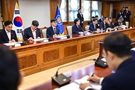 한성숙 국무총리가 9월 10일 서울 종로구 정부서울청사에서 비상경제점검회의를 주재하고 있다.