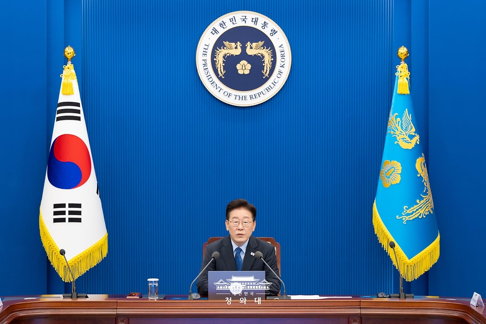이재명 대통령이 9월 11일 청와대에서 열린 수석보좌관회의에서 발언하고 있다.