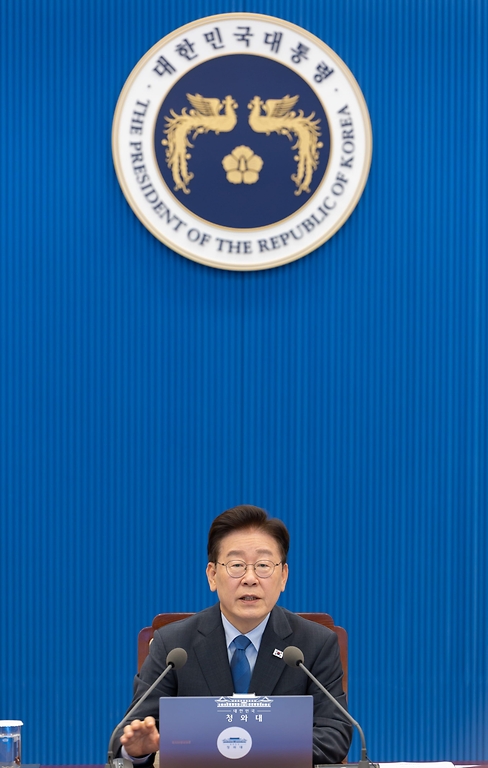 이재명 대통령이 9월 11일 청와대에서 열린 수석보좌관회의에서 발언하고 있다.