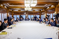 한성숙 국무총리가 9월 13일 서울 종로구 삼청동 국무총리 서울공관에서 열린 고위당정협의회에서 발언하고 있다.