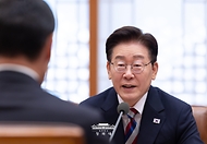 이재명 대통령이 9월 15일 청와대에서 열린 세르다르 베르디무하메도프 투르크메니스탄 대통령과의 확대 정상회담에서 발언하고 있다.