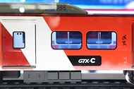 9월 15일 경기 수원시 팔달구 수원역 대합실에서 열린 수도권광역급행철도 GTX-C 홍보관 개관식에서 열차 실물 모형 제막식이 진행되고 있다.