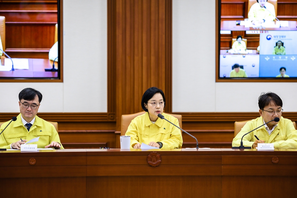 한성숙 국무총리가 9월 16일 서울 종로구 정부서울청사에서 열린 제23차 국가테러대책위원회 회의에서 발언하고 있다.
