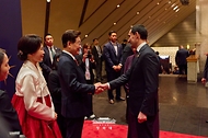 이재명 대통령과 김혜경 여사가 9월 16일 서울 한 호텔에서 열린 2026년 제1차 한·중앙아시아 정상회의 공식 만찬을 마친 뒤 세르다르 베르디무하메도프 투르크메니스탄 대통령을 환송하고 있다.