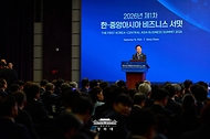 이재명 대통령이 9월 16일 서울의 한 호텔에서 열린 제1회 한·중앙아시아 비즈니스 서밋에서 연설하고 있다.