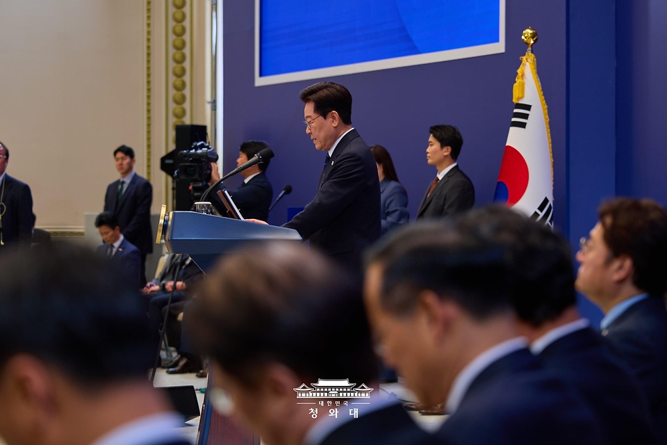 이재명 대통령이 9월 18일 청와대 영빈관에서 기자회견을 하고 있다.