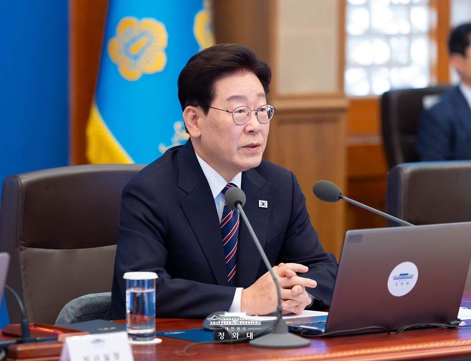 이재명 대통령이 9월 21일 청와대에서 열린 수석보좌관회의에서 발언하고 있다.