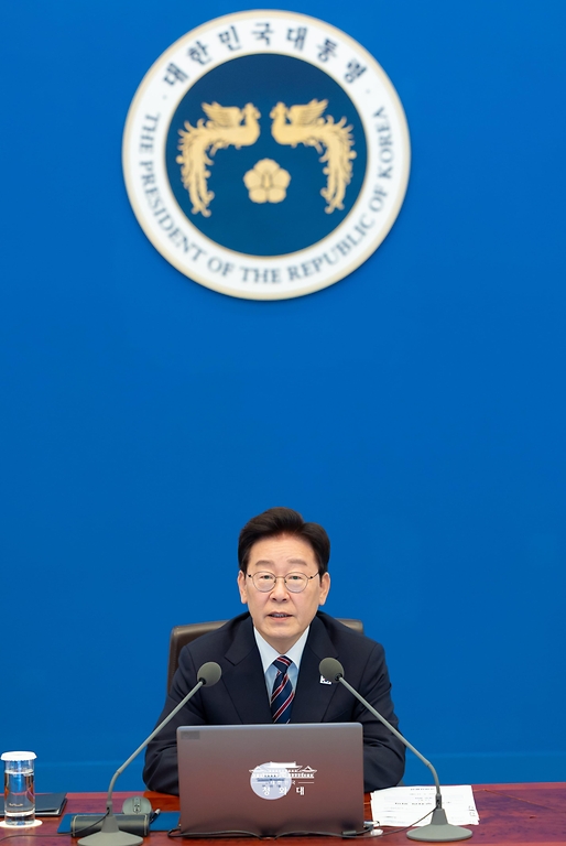 이재명 대통령이 9월 21일 청와대에서 열린 수석보좌관회의에서 발언하고 있다.