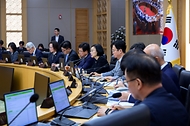 한성숙 국무총리가 9월 22일 세종시 정부세종청사에서 열린 국무회의를 주재하고 있다.