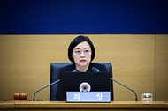 한성숙 국무총리가 9월 22일 세종시 정부세종청사에서 열린 국무회의를 주재하고 있다.