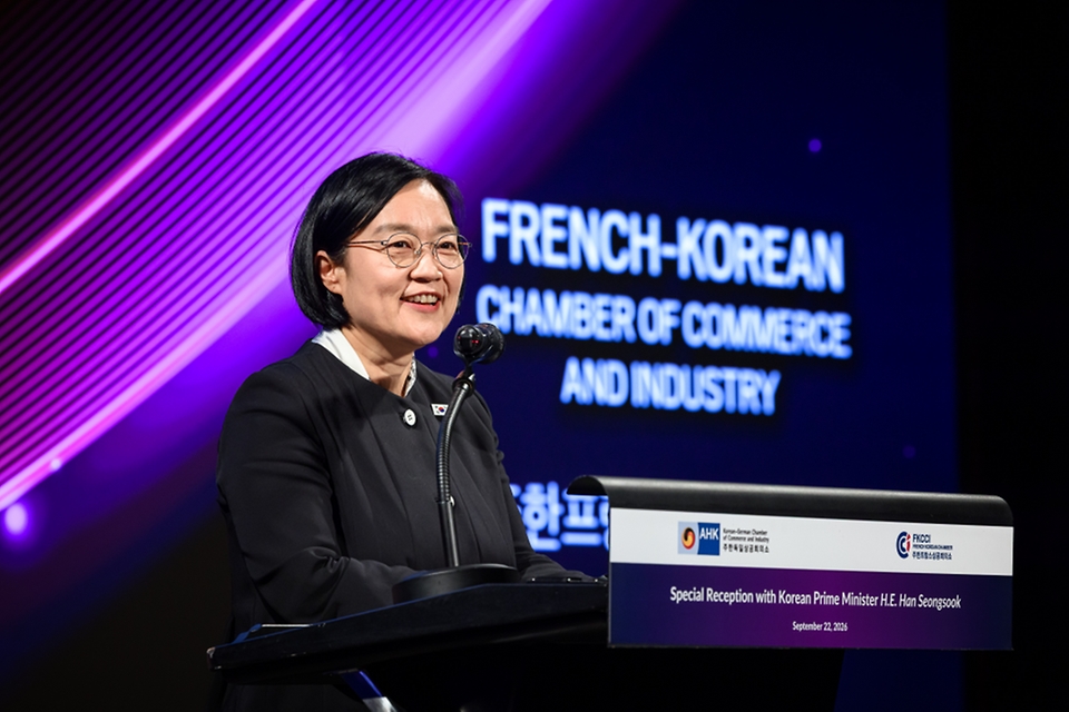 한성숙 국무총리가 9월 22일 서울 중구 반얀트리 호텔에서 열린 주한 독일ㆍ프랑스 상공회의소 공동만찬 개회식에서 축사하고 있다.