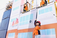 9월 17일 서울 여의도공원에서 열린 ‘2026년 서울안전한마당’ 행사에서 어린이들이 체험을 하고 있다.