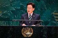 이재명 대통령이 9월 22일(현지 시간) 미국 뉴욕 유엔본부 총회장에서 기조연설을 하고 있다.