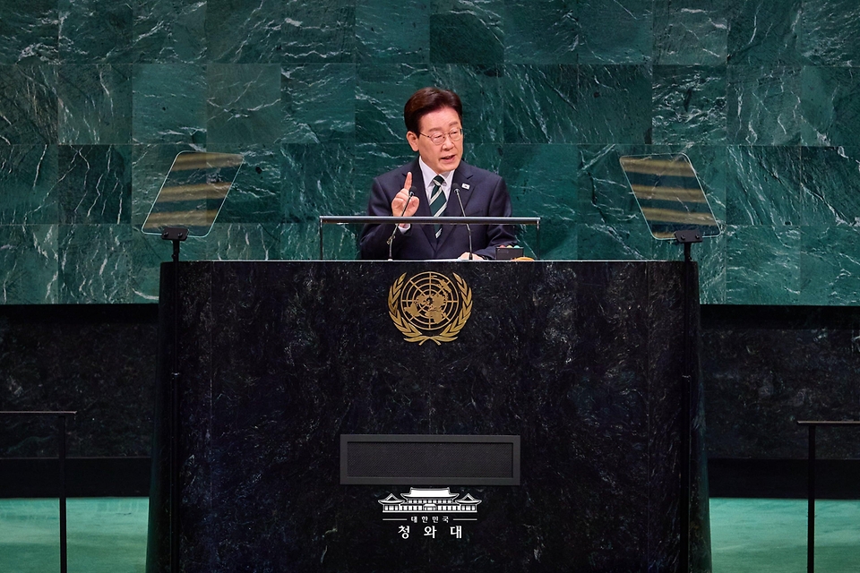이재명 대통령이 9월 22일(현지 시간) 미국 뉴욕 유엔본부 총회장에서 기조연설을 하고 있다.