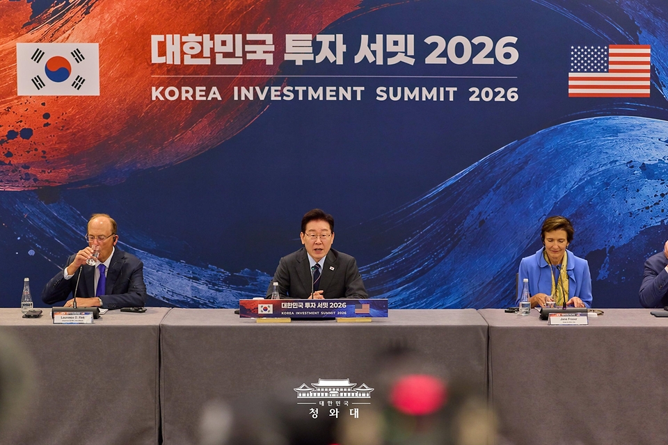 이재명 대통령이 9월 23일(현지 시간) 미국 뉴욕 한 호텔에서 열린 '대한민국 투자 서밋 2026' 행사에서 발언하고 있다.