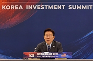 이재명 대통령이 9월 23일(현지 시간) 미국 뉴욕 한 호텔에서 열린 '대한민국 투자 서밋 2026' 행사에서 발언하고 있다.