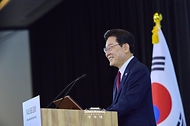 이재명 대통령이 9월 24일(현지 시간) 멕시코 한 호텔에서 열린 동포 만찬간담회에서 인사말을 하고 있다.
