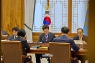 이재명 대통령이 9월 29일 청와대에서 메가프로젝트 제3차 민관합동 점검회의를 주재하고 있다.