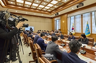 이재명 대통령이 9월 29일 청와대에서 메가프로젝트 제3차 민관합동 점검회의를 주재하고 있다.