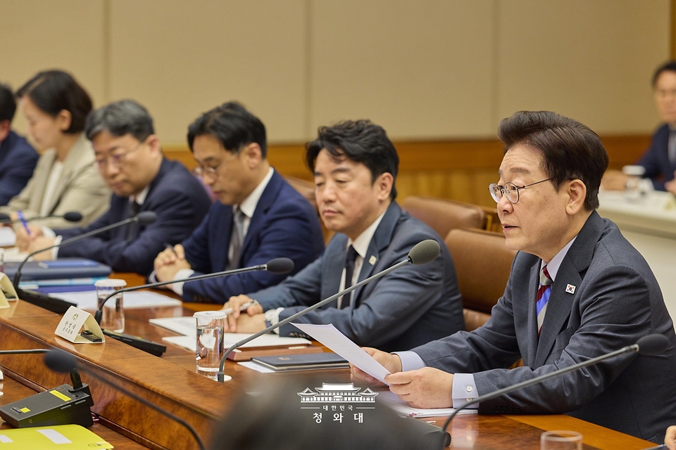 이재명 대통령이 9월 29일 청와대에서 열린 메가프로젝트 제3차 민관합동 점검회의에서 발언하고 있다.