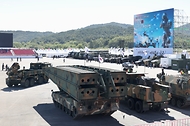 국방부가 10월 1일 계룡대 활주로에서 '자주국방 실현! 대체불가 국군'을 주제로 제78주년 국군의 날 기념행사를 개최하고 있다. 