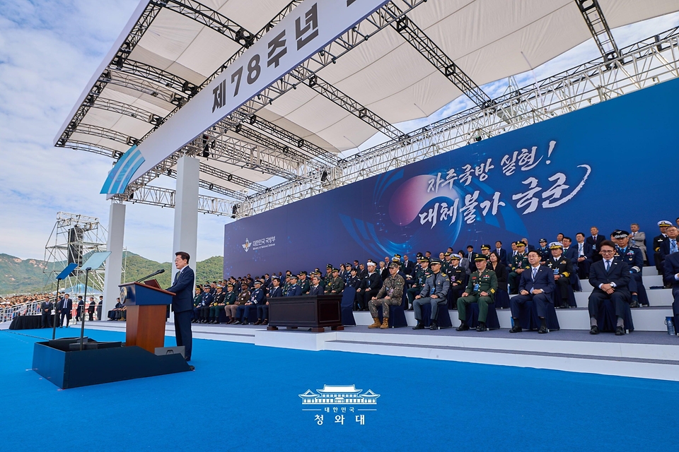 이재명 대통령이 10월 1일 충남 계룡대에서 열린 제78주년 국군의 날 기념행사에서 기념사를 하고 있다.