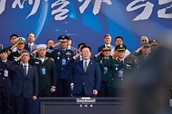 이재명 대통령이 10월 1일 충남 계룡대에서 열린 제78주년 국군의 날 기념행사에서 거수경례하고 있다.