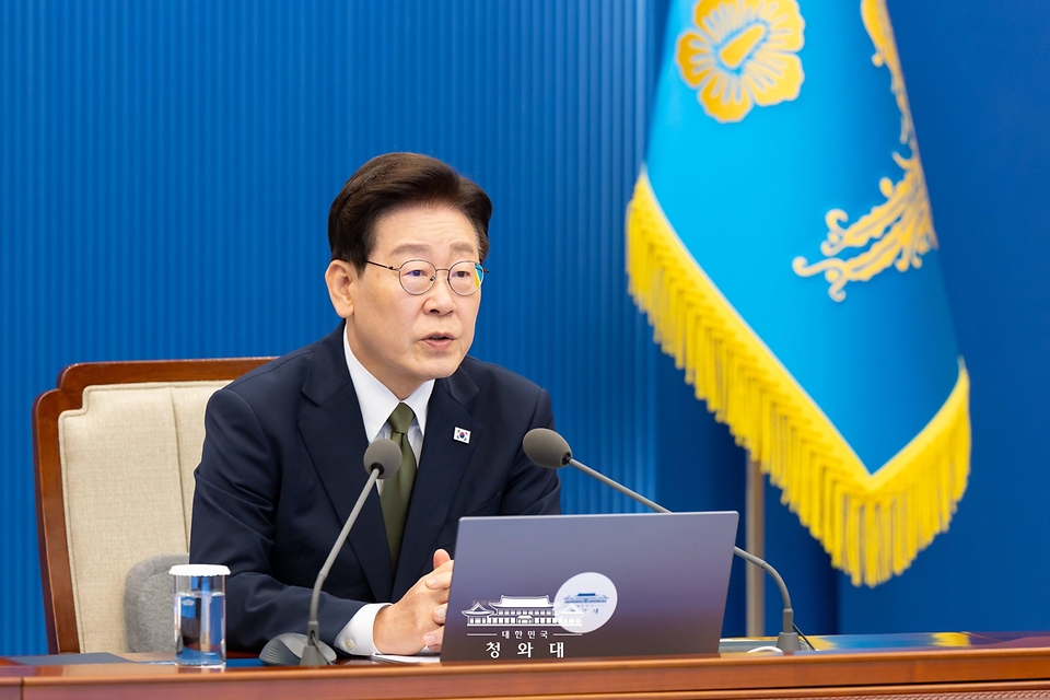 이재명 대통령이 10월 1일 청와대에서 열린 수석보좌관회의에서 발언하고 있다.
