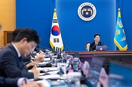 이재명 대통령이 10월 1일 청와대에서 열린 수석보좌관회의에서 발언하고 있다.