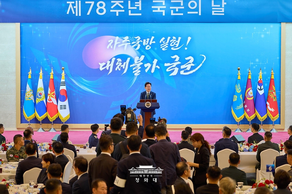 이재명 대통령이 10월 1일 충남 계룡대에서 열린 제78주년 국군의 날 기념 오찬에서 축사하고 있다.