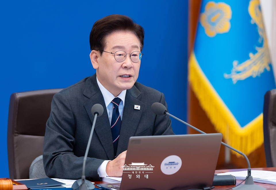 이재명 대통령이 10월 6일 청와대에서 열린 국무회의에서 발언하고 있다.