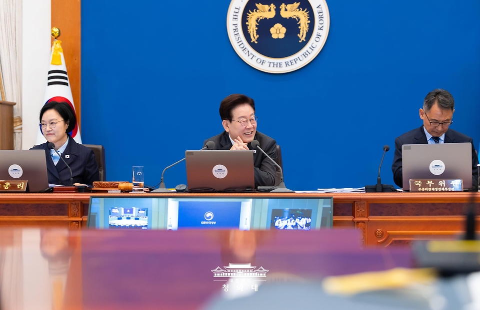 이재명 대통령이 10월 6일 청와대에서 국무회의를 주재하고 있다.
