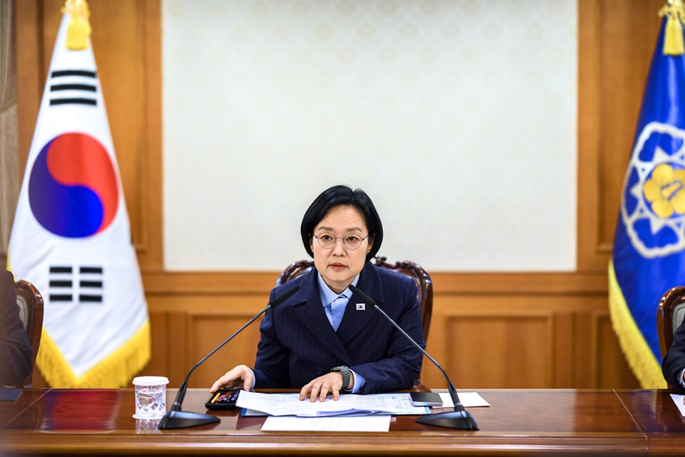 한성숙 국무총리가 10월 6일 서울 종로구 정부서울청사에서 금융·공공기관 개인정보 유출관련 회의를 주재하고 있다.