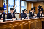 한성숙 국무총리가 10월 6일 서울 종로구 정부서울청사에서 금융·공공기관 개인정보 유출관련 회의를 주재하고 있다.