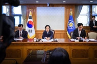 한성숙 국무총리가 10월 6일 서울 종로구 정부서울청사에서 금융·공공기관 개인정보 유출관련 회의를 주재하고 있다.