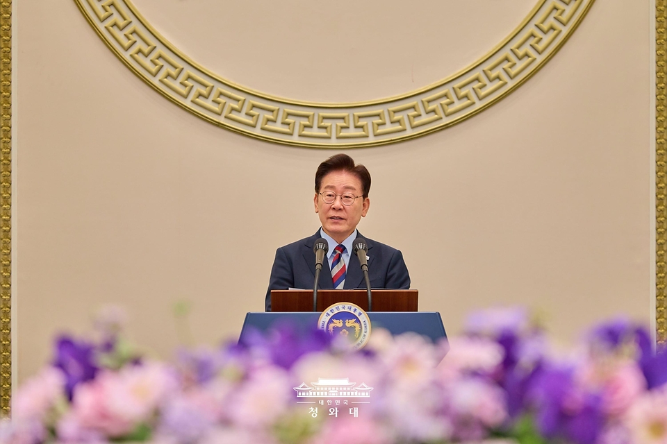 이재명 대통령이 10월 7일 청와대에서 열린 재일본대한민국민단 창단 80주년 기념 간담회에서 환영사를 하고 있다.
