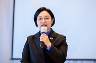 한성숙 국무총리가 10월 7일 세종시 총리세종공관에서 출입기자단 오찬간담회를 주재하고 있다.