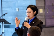 한성숙 국무총리가 10월 7일 세종시 총리세종공관에서 출입기자단 오찬간담회를 주재하고 있다.