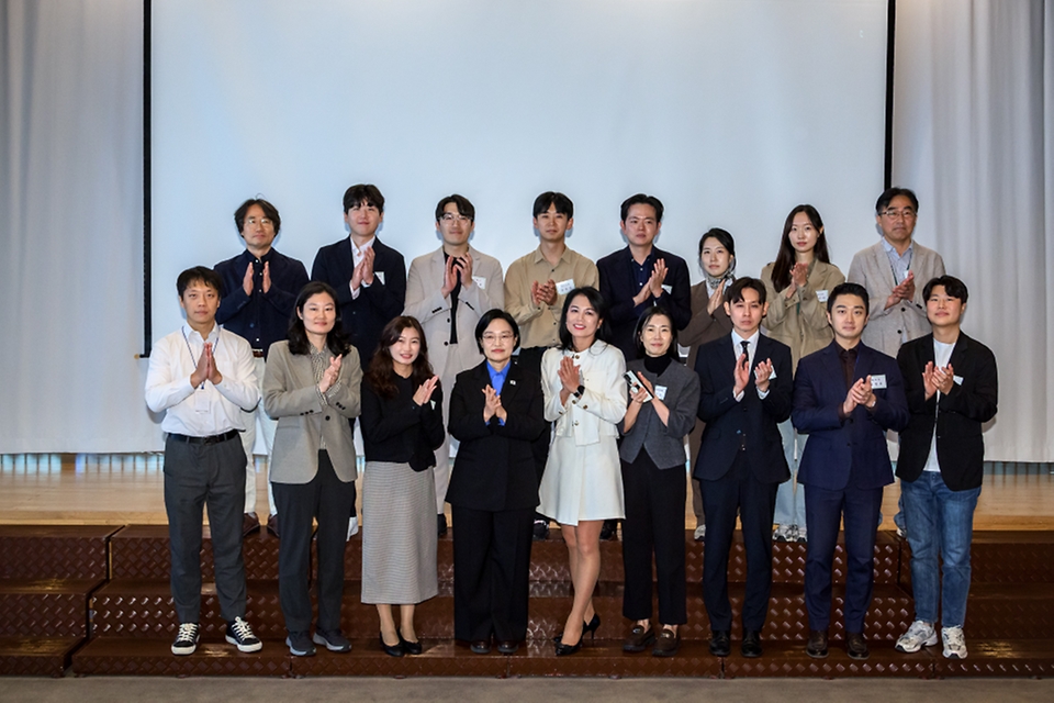 한성숙 국무총리가 10월 7일 세종시 총리세종공관에서 출입기자단 오찬간담회를 주재하고 있다.