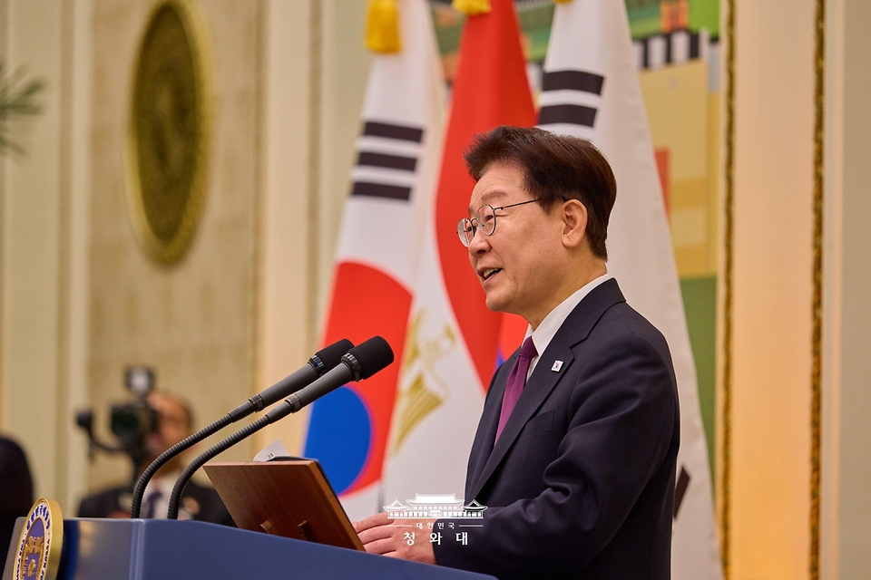 이재명 대통령이 10월 8일 청와대에서 열린 압델 파타 알시시 이집트 대통령 국빈 방한 환영 오찬에서 환영사를 하고 있다.