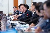 이재명 대통령이 10월 13일 청와대에서 열린 국무회의에서 발언하고 있다.