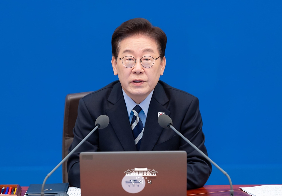 이재명 대통령이 10월 13일 청와대에서 열린 국무회의에서 발언하고 있다.